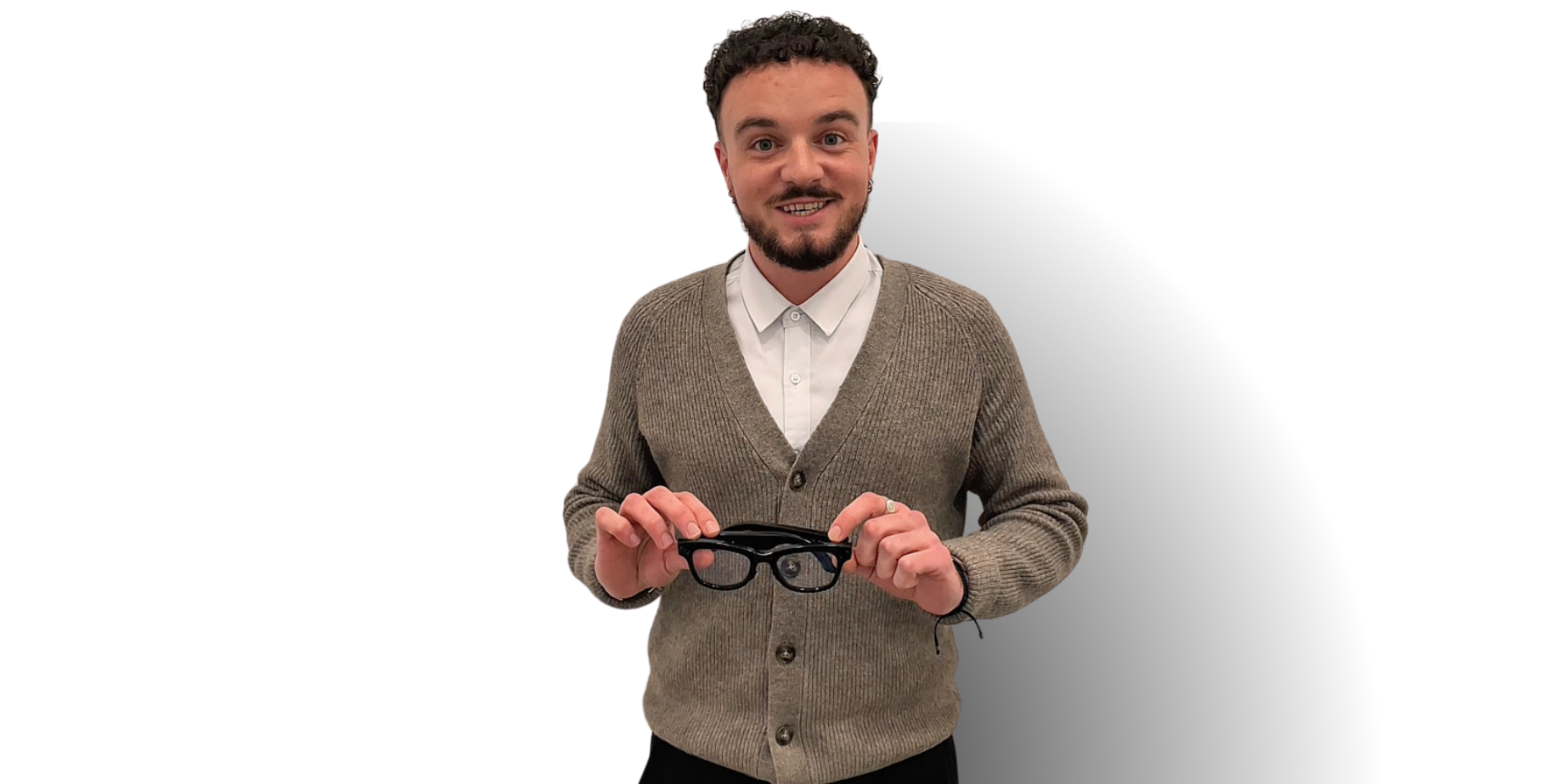Charger la vidéo : Avis d’un opticien sur les lunettes connectées Sphera One et leur usage réel.